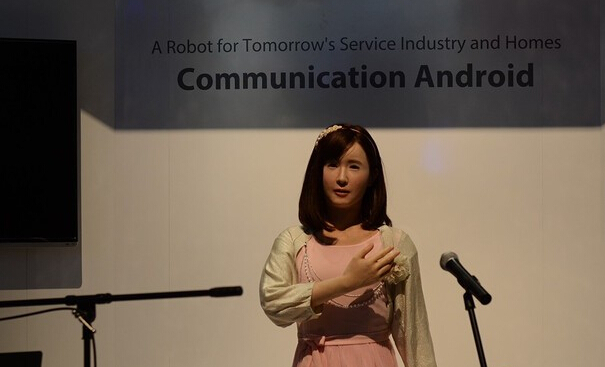 CES2015展会 东芝推出智能仿真机器人