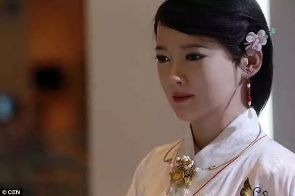 美女机器人只是个“花瓶”