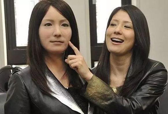 专家说2050年你可以找个机器人合法结婚！