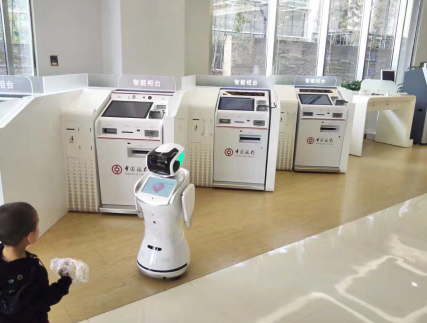 智汇云携三宝机器人，为银行业打造智慧银行解决方案