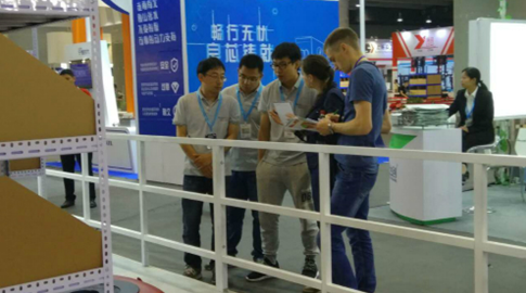 会学习、适应快 艾瑞思仓储机器人惊艳广州物流展