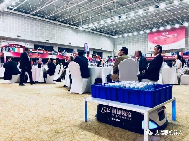 最萌伺酒生艾瑞思机器人惊艳亮相葡萄酒大赛届的“奥斯卡”