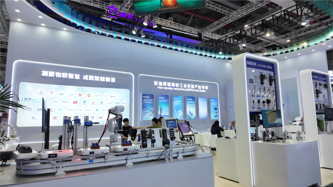 鹿明机器人携手 ClubMed 地中海 · 白日方舟度假村打造“机器人 + 文旅”新范式